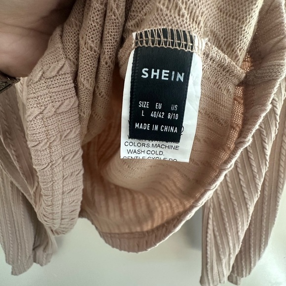 V Neck Rib-Knit Tee - Picture 6 of 6